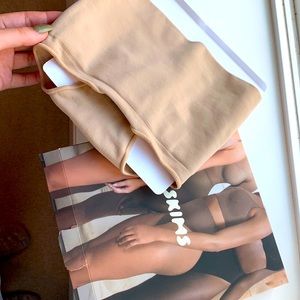 Skims- Core Control Thong (In Clay)